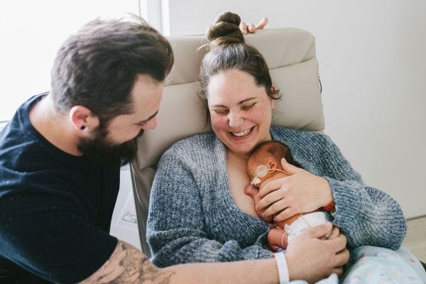 La Posizione 127°: Una dolce rivoluzione nell’assistenza neonatale